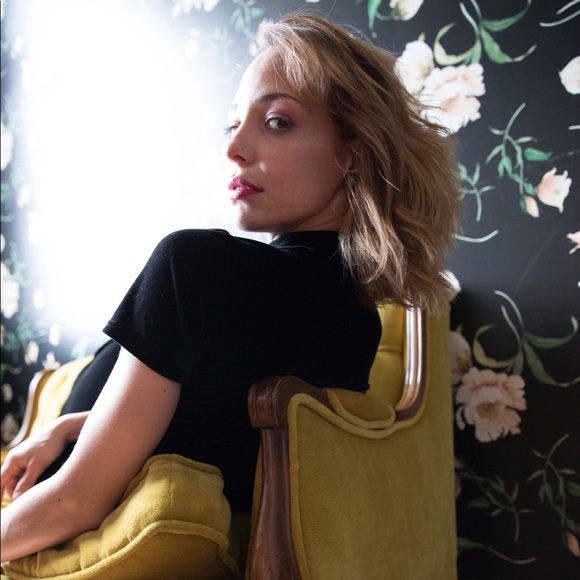 Meet your posher... 🌸☀️ SUMMER ☀️🌸 - Picture 2 of 3